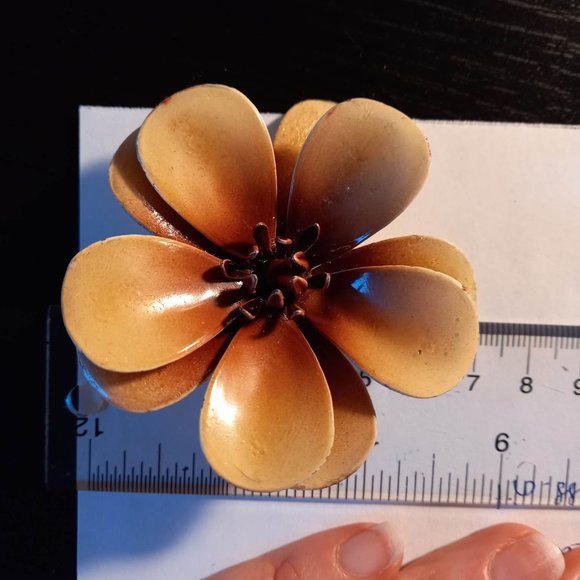 Vintage Brown and Beige Daisy Brooch - Picture 2 of 5
